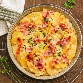 Kartoffel-Kohlrabi-Auflauf mit gekochtem Schinken