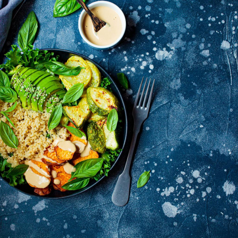 Bunte Gemüsetajine mit Falafel