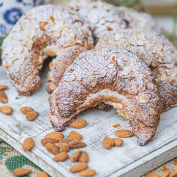 Mandel-Croissant