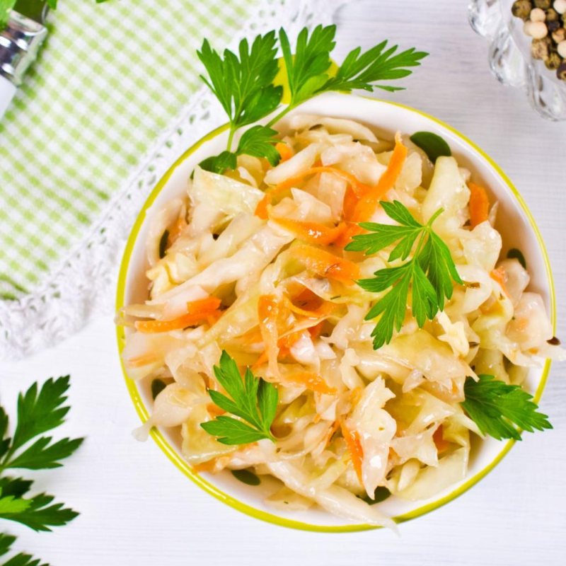 Frischer Sauerkrautsalat