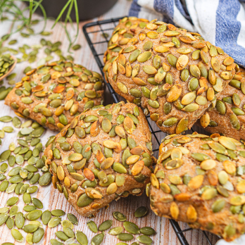 Dinkel-Backferment Brötchen mit Kürbiskernen
